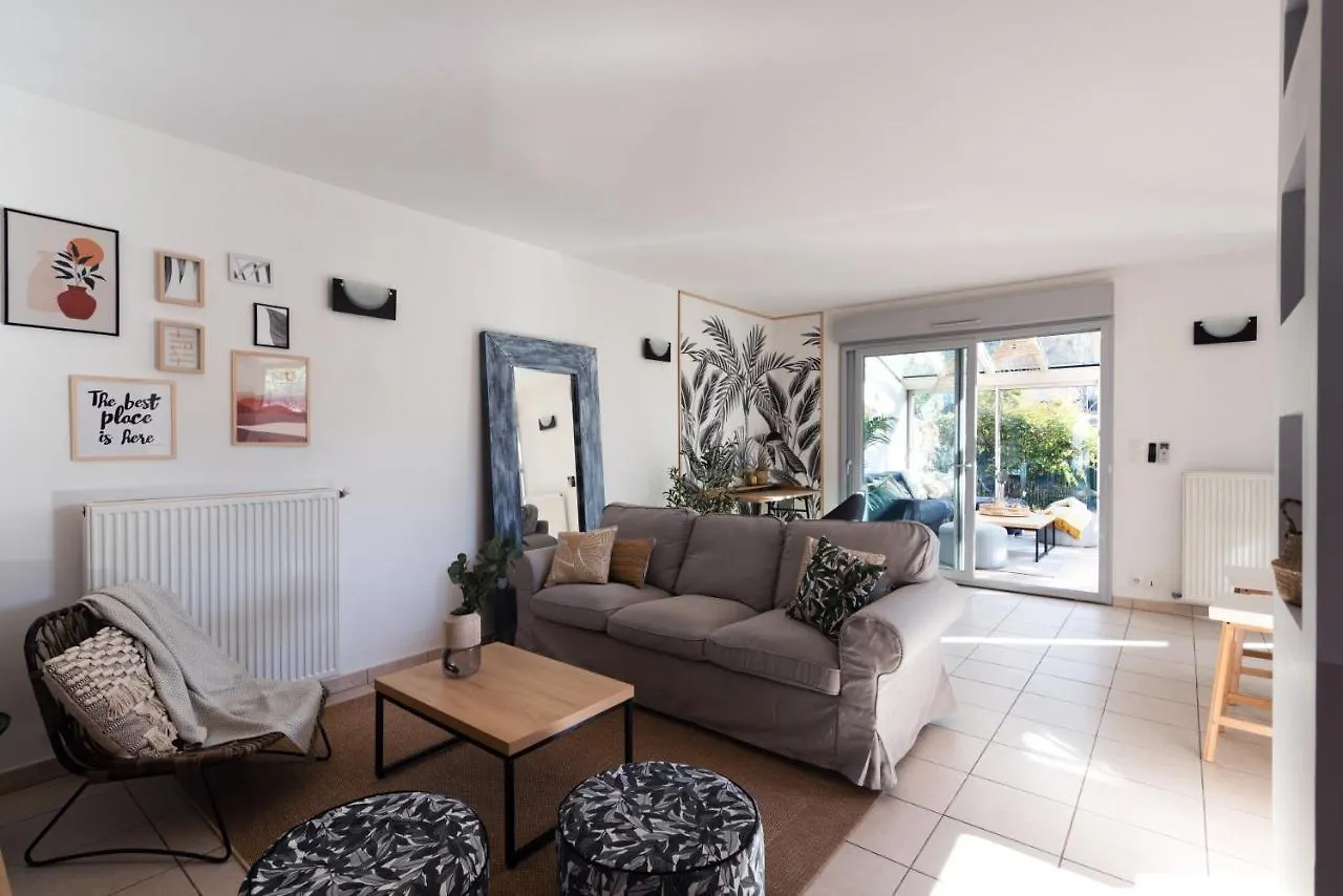 Guilhermy - Maison Contemporaine Avec Jardin contacts